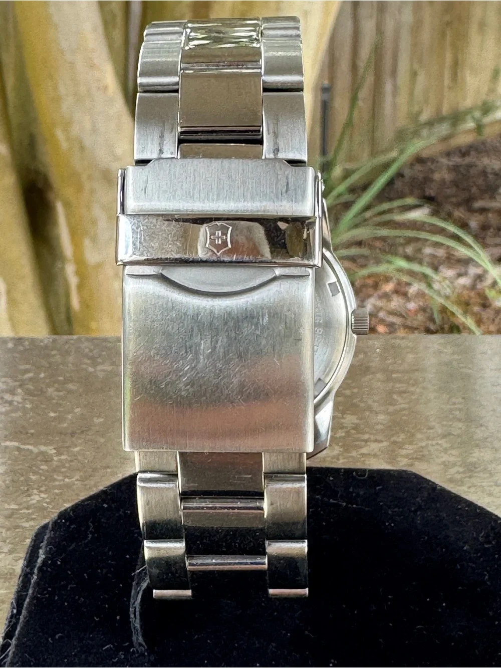 Victorinox Swiss Army Quartz Ref: 24972 Date Arabic Numerals Steel Bracelet 40mm